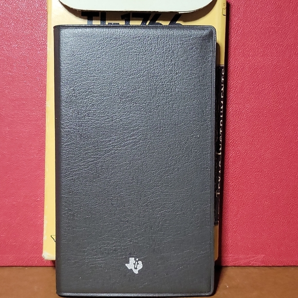 Vintage Texas Instruments TI-1766 Ultra Slim Solar Light Power Calculator W/Case - Picture 4 of 7